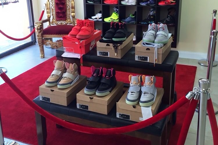 一套六雙 Nike Air Yeezy 開價十萬美元