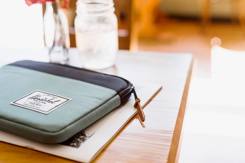 Herschel Supply Co. 2014 夏季筆記本電腦保護套系列
