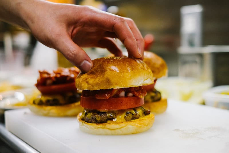 HYPEBEASTS EATS: NIGO 咖啡館 2-5 Café 特別版「Pharrell Burger」