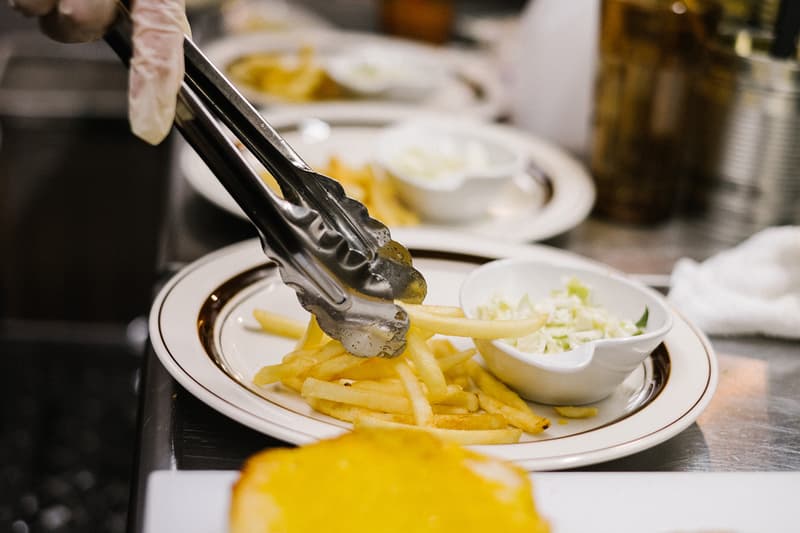 HYPEBEASTS EATS: NIGO 咖啡館 2-5 Café 特別版「Pharrell Burger」