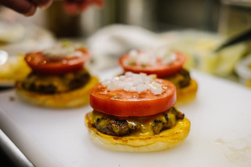 HYPEBEASTS EATS: NIGO 咖啡館 2-5 Café 特別版「Pharrell Burger」