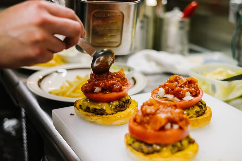 HYPEBEASTS EATS: NIGO 咖啡館 2-5 Café 特別版「Pharrell Burger」