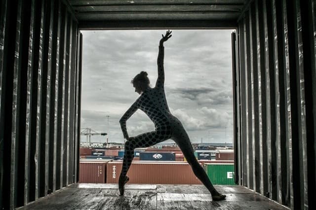 JR 最新「Women Are Heroes」貨櫃船藝術企劃