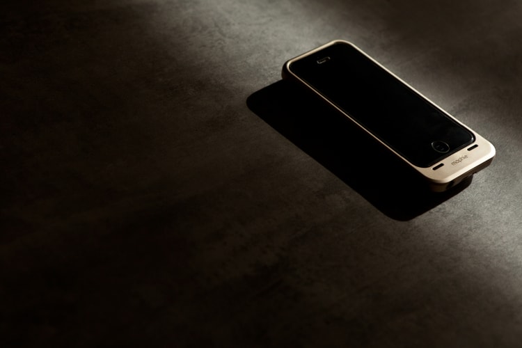 Mophie 16GB Gold Space Pack 智能手機殼