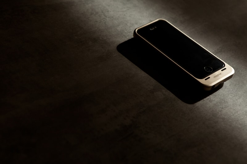 Mophie 16GB Gold Space Pack 智能手機殼