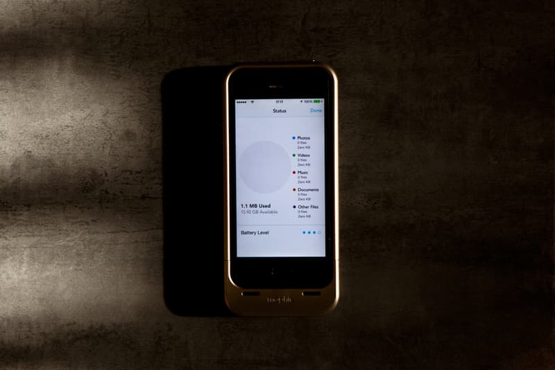 Mophie 16GB Gold Space Pack 智能手機殼