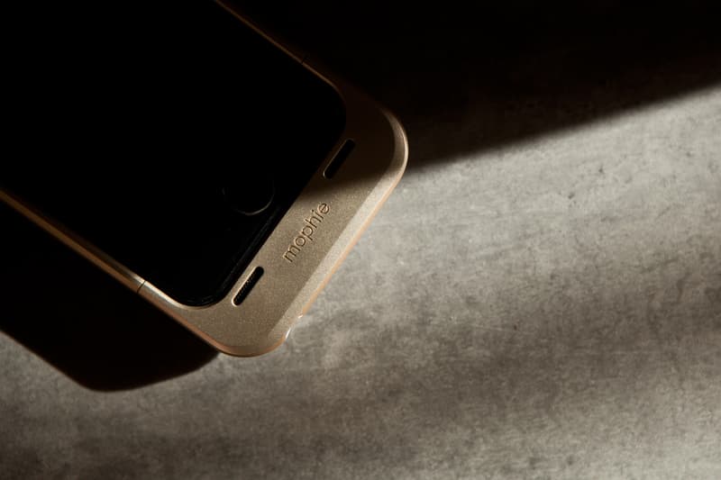 Mophie 16GB Gold Space Pack 智能手機殼