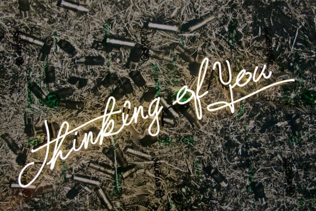 Olivia Steele 打造霓虹燈藝術裝置