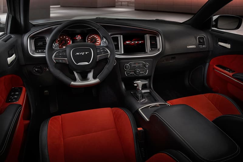 Dodge 2015 年式樣 Charger SRT Hellcat 四門轎跑車款