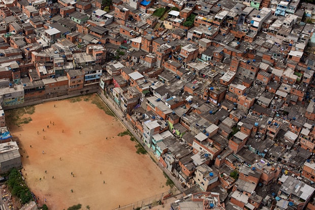 Renato Stockler 最新攝影作品《Ground from Above》捕捉巴西足球精神