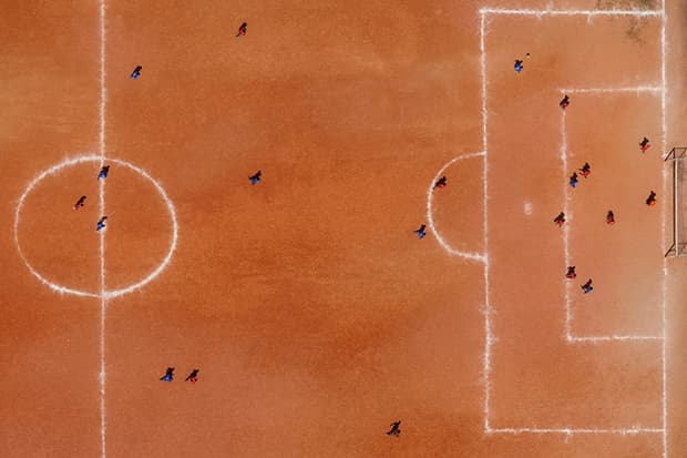 Renato Stockler 最新攝影作品《Ground from Above》捕捉巴西足球精神