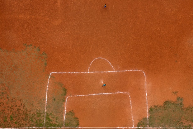 Renato Stockler 最新攝影作品《Ground from Above》捕捉巴西足球精神