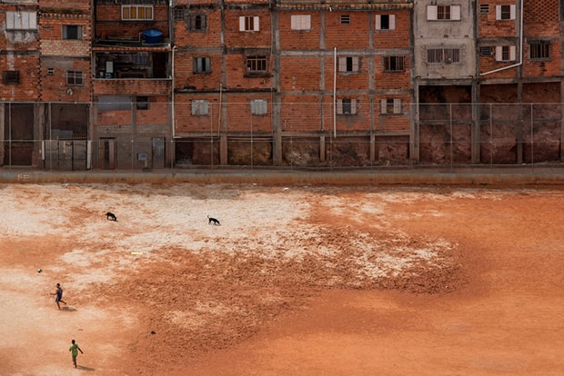 Renato Stockler 最新攝影作品《Ground from Above》捕捉巴西足球精神