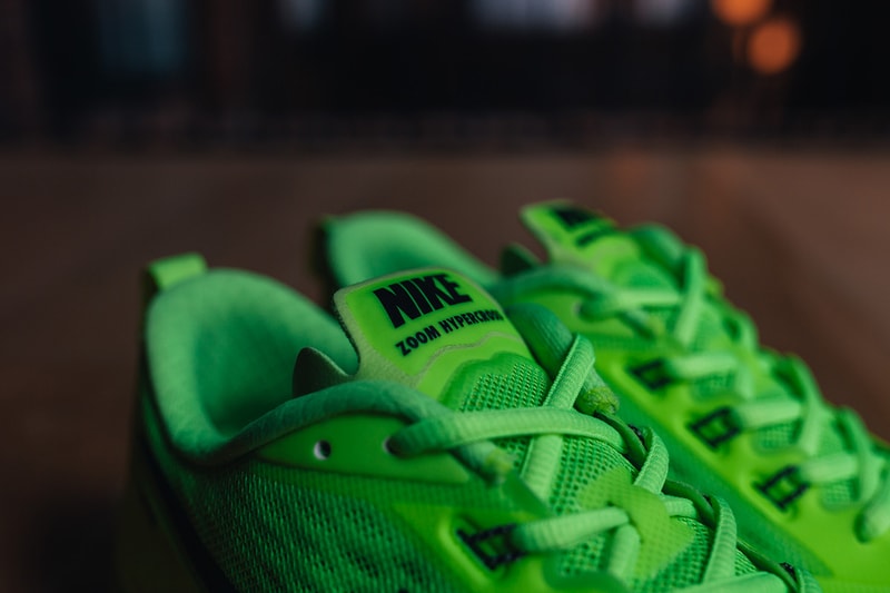 近賞 Nike Zoom Hypercross Trainer 螢光綠配色