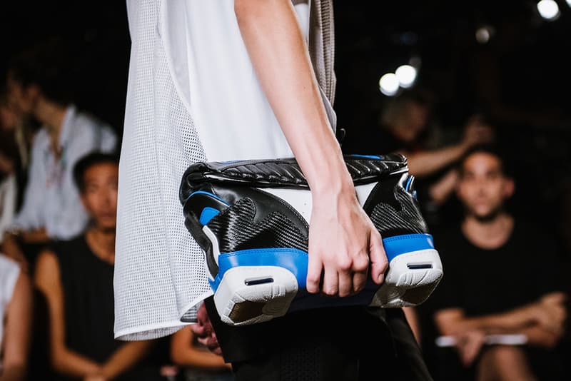Alexander Wang 於 2015 春夏女裝系列中融入大量經典球鞋元素