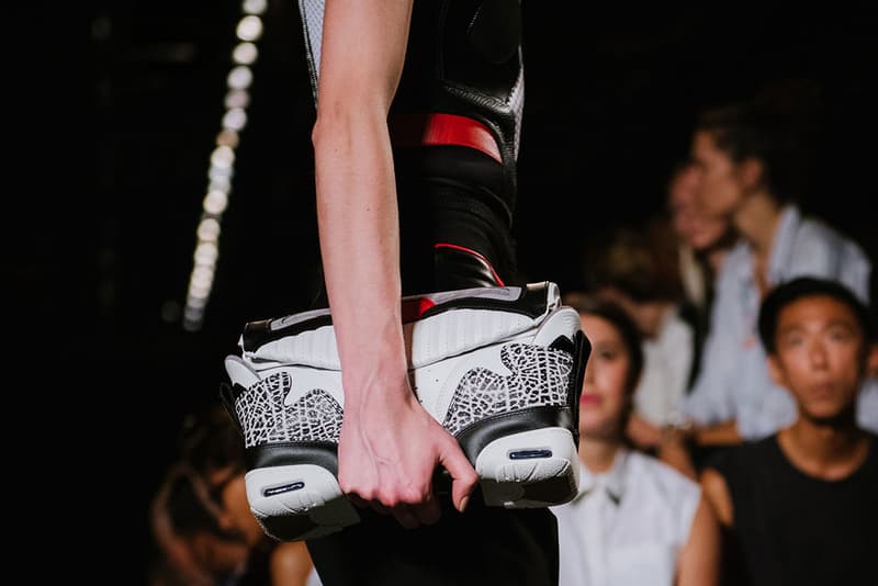 Alexander Wang 於 2015 春夏女裝系列中融入大量經典球鞋元素