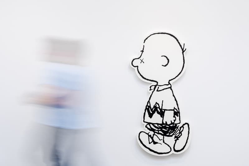 KAWS 於  Honor Fraser Gallery 開辦「Man’s Best Friend」個人展覽現場回顧