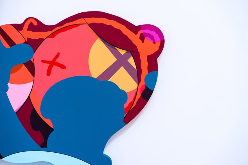 KAWS 於  Honor Fraser Gallery 開辦「Man’s Best Friend」個人展覽現場回顧