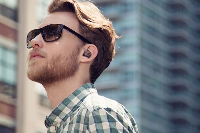 Motorola 發佈 Moto Hint 智能藍牙耳機