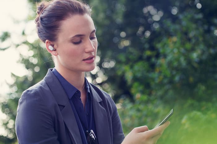 Motorola 發佈 Moto Hint 智能藍牙耳機