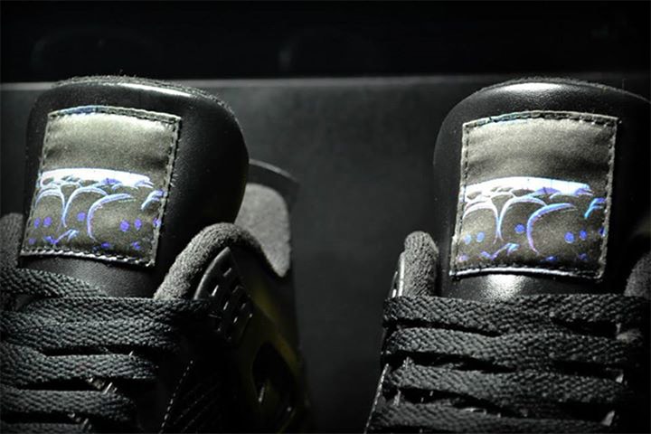 Air Jordan 4「PlayStation 4」主題特製版設計
