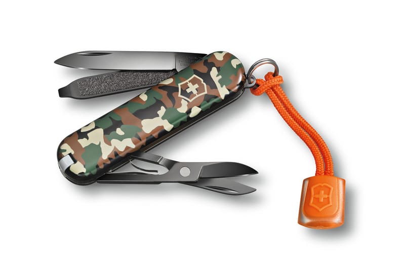 Victorinox Swiss Army Black Ice Classic SD 瑞士軍刀