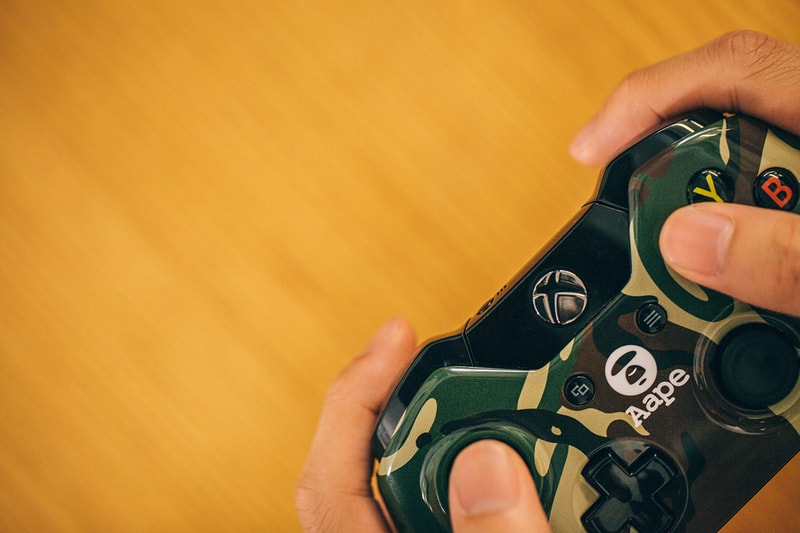 近賞 Xbox One「AAPE by A Bathing Ape」特別版遊戲主機