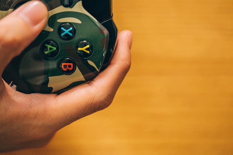 近賞 Xbox One「AAPE by A Bathing Ape」特別版遊戲主機