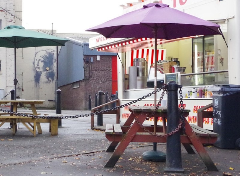 Banksy 於英國 Bristol 創作最新藝術作品