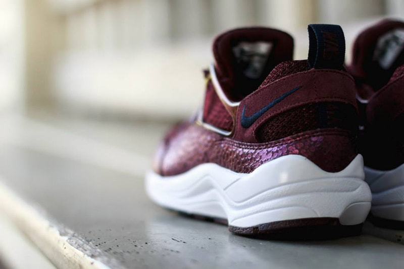 Nike Air Huarache Light「Deep Burgundy」配色
