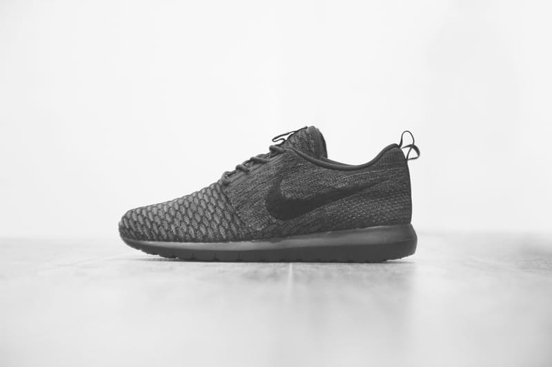 近賞 Nike Flyknit Roshe Run 全新配色設計「Triple Black」