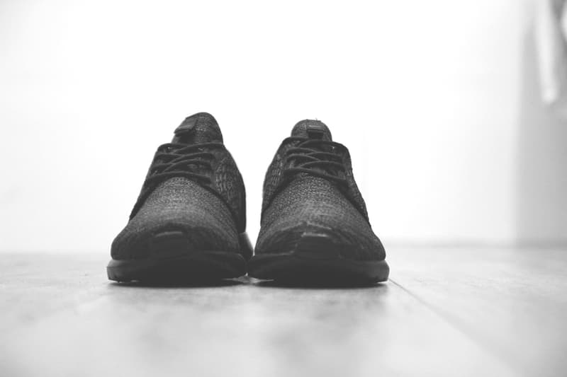 近賞 Nike Flyknit Roshe Run 全新配色設計「Triple Black」