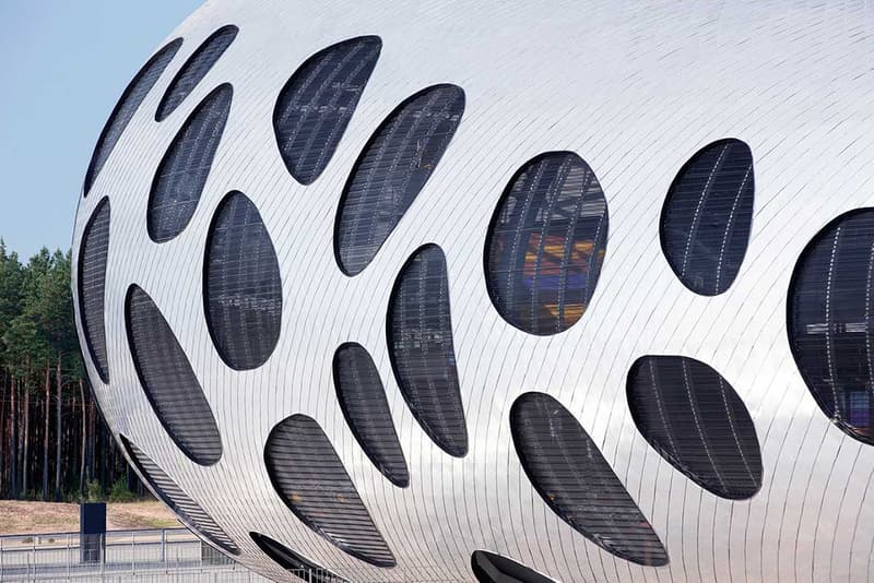 OFIS Architects 於鮑里索夫打造足球場