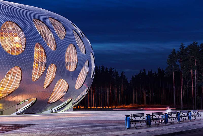 OFIS Architects 於鮑里索夫打造足球場