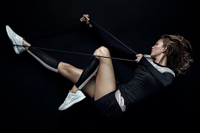 Karlie Kloss 示範 Pedro Lourenco x Nike 聯名系列