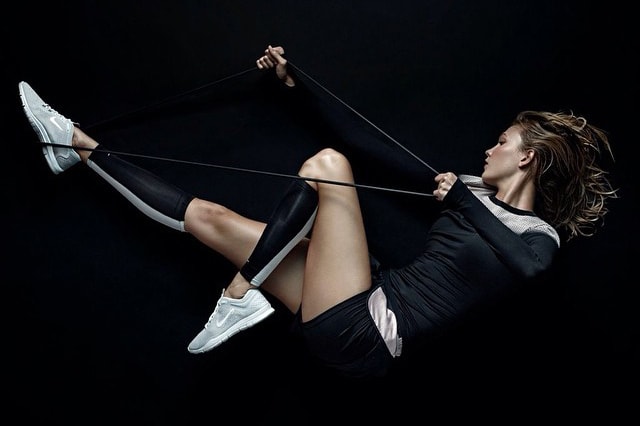 Karlie Kloss 示範 Pedro Lourenco x Nike 聯名系列