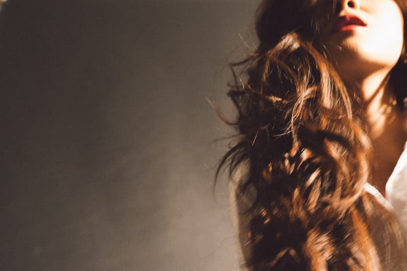 THROUGH THE LENS: 攝影師 Shun Okada