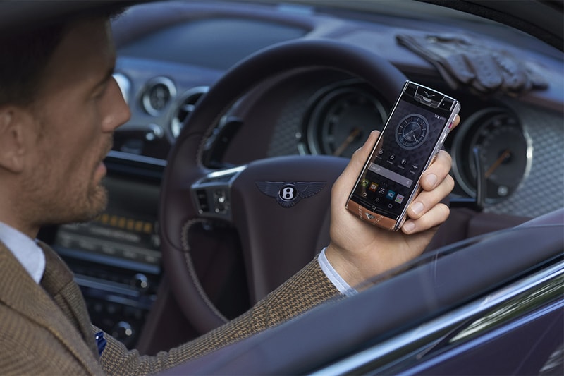 Vertu Signature Touch Bentley 定制版本手機