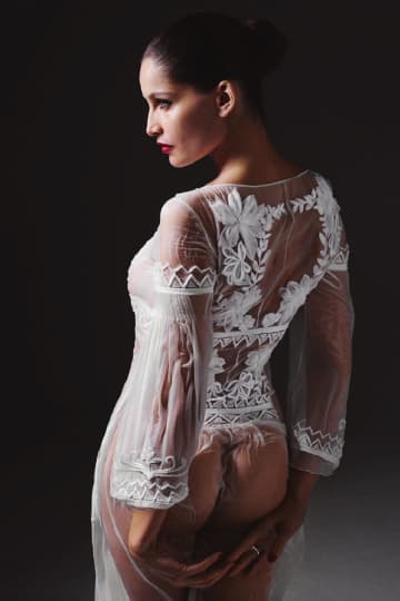 Mario Sorrenti 掌鏡為 Laetitia Casta 拍攝《LUI》12 月刊造型特輯