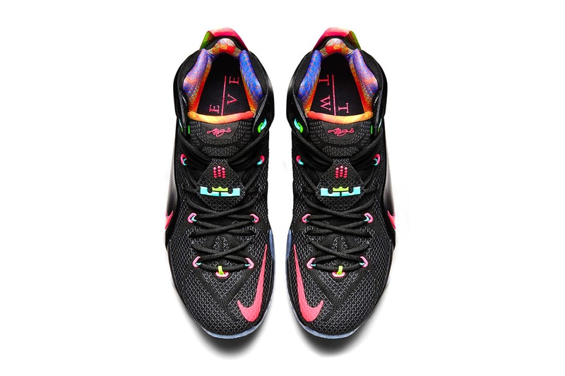 Nike LeBron 12「Data」配色