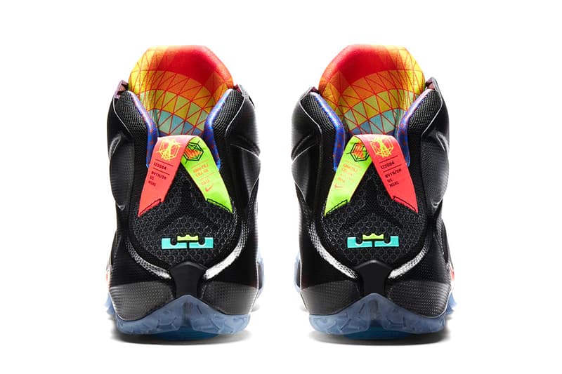 Nike LeBron 12「Data」配色