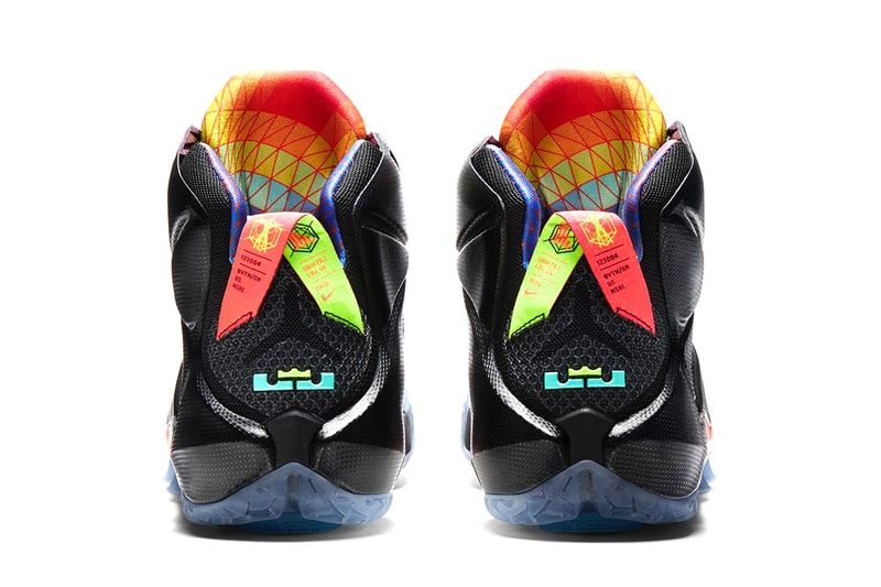 Nike LeBron 12「Data」配色