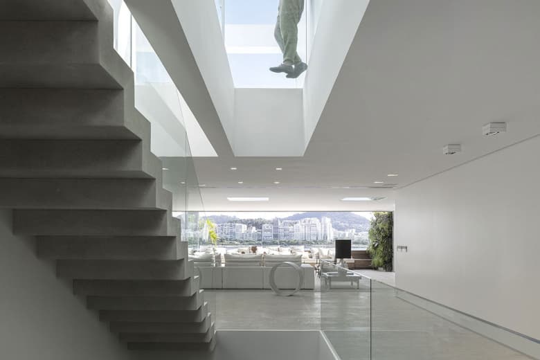 Studio Arthur Casas 打造 Casa Urca 豪宅