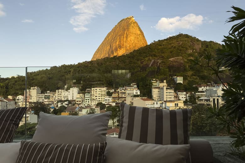 Studio Arthur Casas 打造 Casa Urca 豪宅