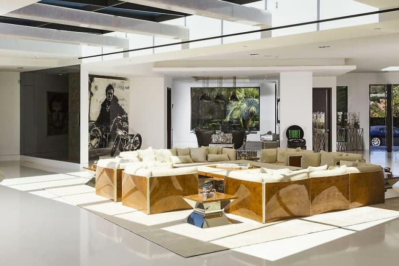 Minecraft 創始人 Markus Persson 以＄7,000 萬美元出售比弗利山豪宅