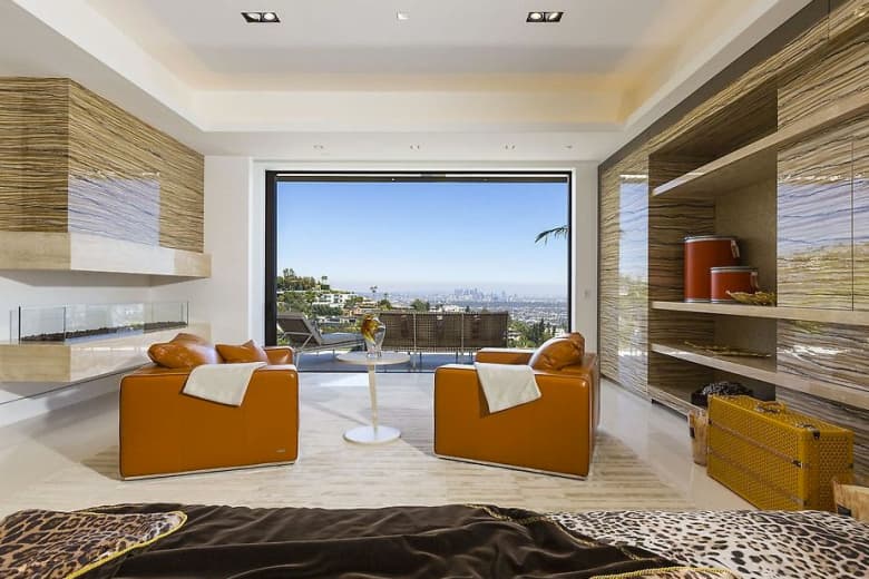 Minecraft 創始人 Markus Persson 以＄7,000 萬美元出售比弗利山豪宅