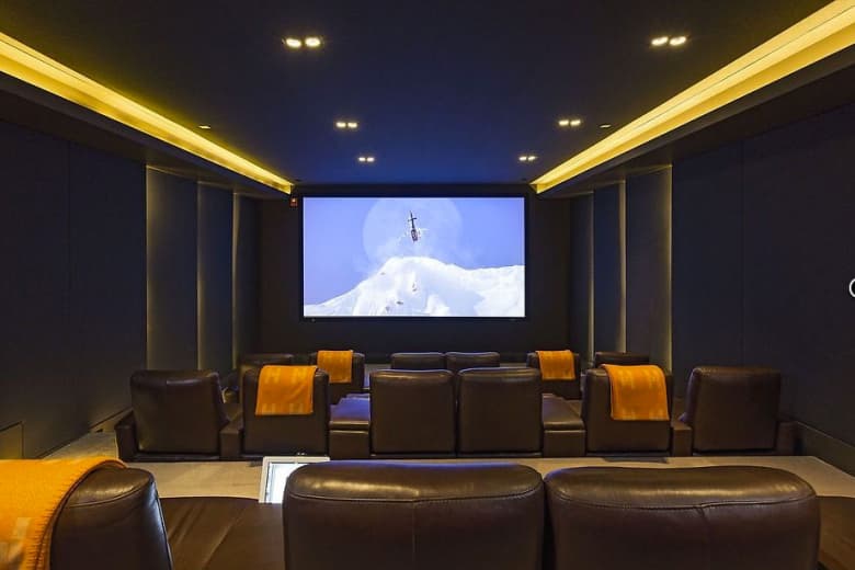 Minecraft 創始人 Markus Persson 以＄7,000 萬美元出售比弗利山豪宅