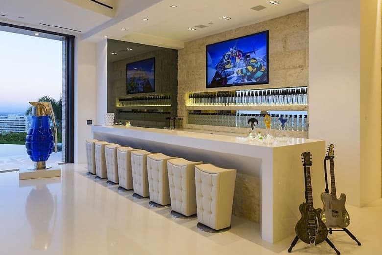 Minecraft 創始人 Markus Persson 以＄7,000 萬美元出售比弗利山豪宅