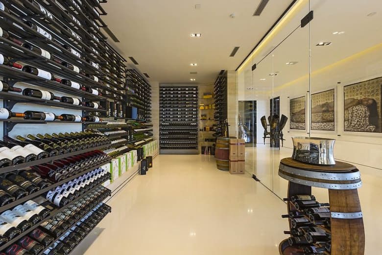 Minecraft 創始人 Markus Persson 以＄7,000 萬美元出售比弗利山豪宅