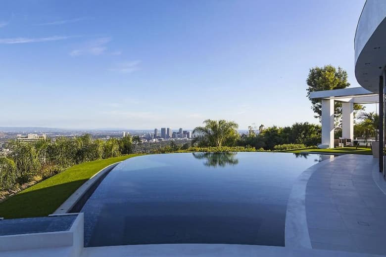 Minecraft 創始人 Markus Persson 以＄7,000 萬美元出售比弗利山豪宅